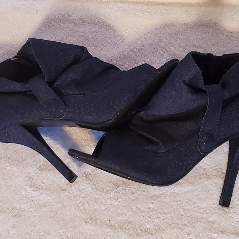 Blue Denim bootie.  4 inch heel size 9 - Picture 4 of 9